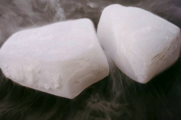 یخ خشک چیست؟